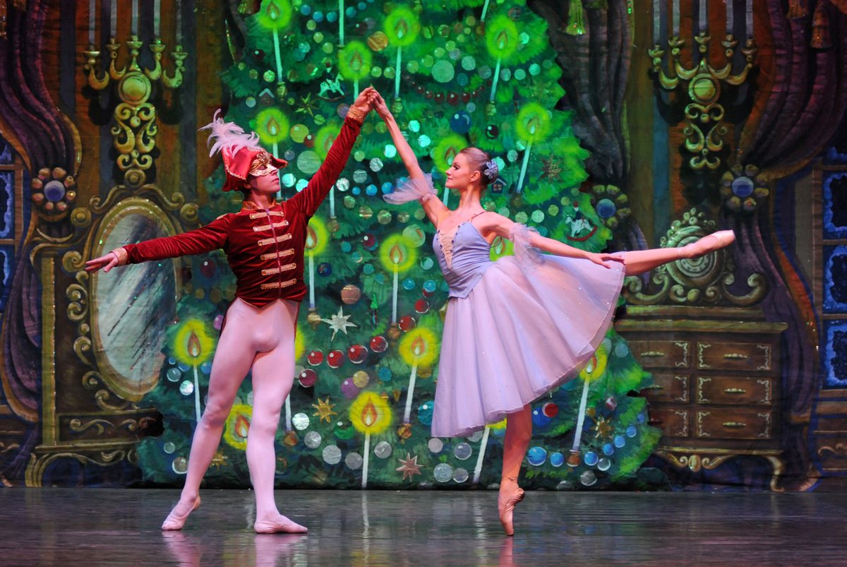 ComuneMacerata's tweet photo. #TLRProsa incontro con la tradizione in scena #Schiaccianoci #RoyalBalletMoscow @plateaviva @stefaniagreen https://t.co/Sk3gadtSH1 https://t.co/TdMLO1oAMi