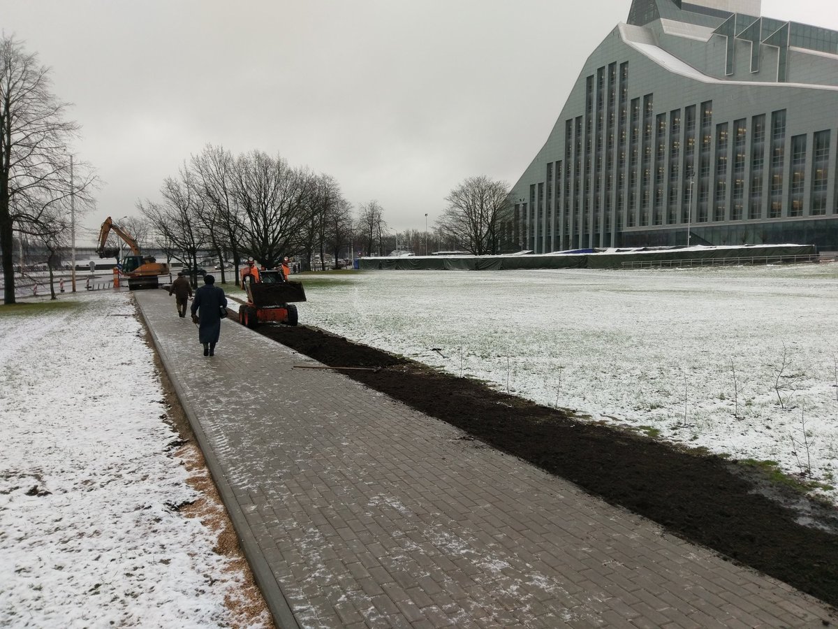 merelysimple's tweet photo. Pie @LNB_lv takas vietā tagad ir ietve, kas savieno divas pieturas. Labs kļūdu labošanas piemērs. https://t.co/weSioLeLDC