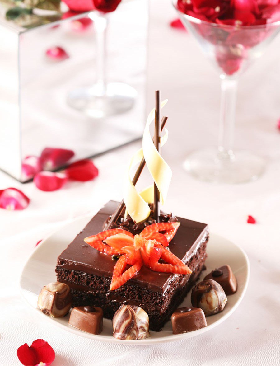 AsianDragonPH's tweet photo. Crowne Plaza cake https://t.co/HIqFnEYun4 https://t.co/6arSmqbhg6