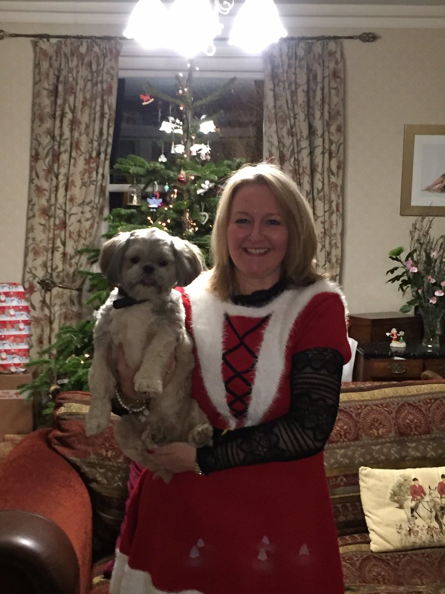 SuzanneJBurnett's tweet photo. Happy Christmas everyone! #visitingpets https://t.co/4VmW9ByzGq