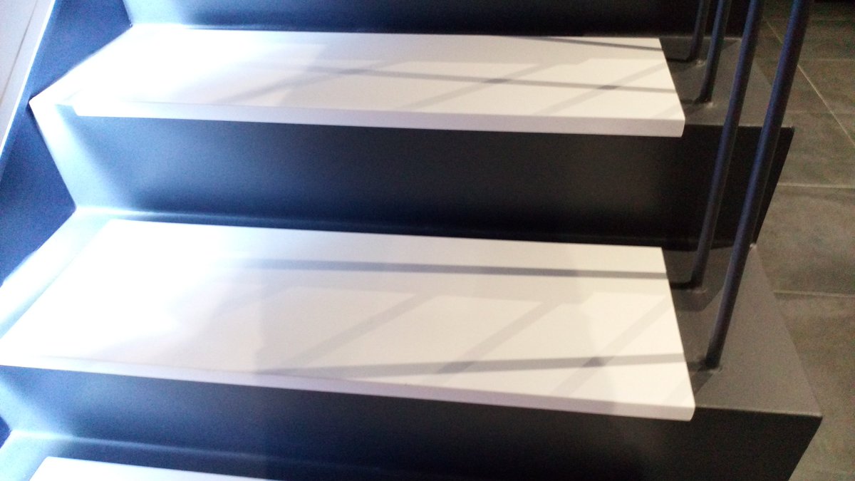 ar_solidsurface's tweet photo. Escalera en @HIMACSEurope Alpine white. Diseño globo estudio. #arquitectura #interiorismo #himacs #escalera #arsuperficiessolidas https://t.co/qaxFEM46Gb