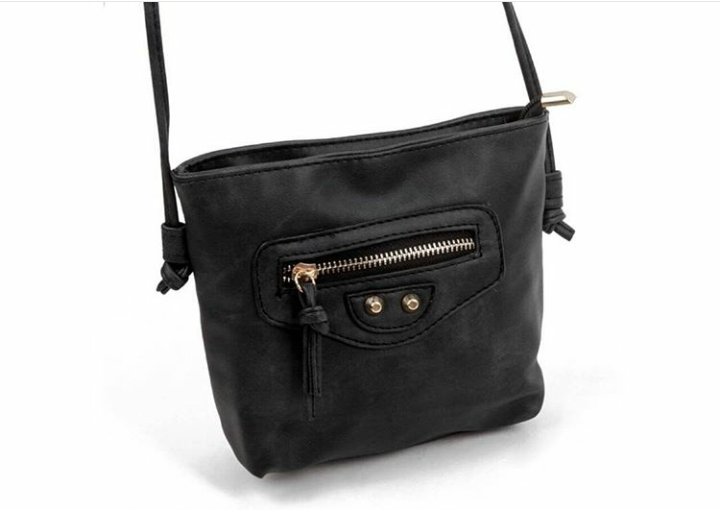 wildroseshop's tweet photo. Valen slingbag 75k #cariproduk #slingbagmurah #slingbagjakarta #carireseller #taswanita #taswanitamurah #taswanitamurmer #case #casemurah https://t.co/5HcORkxlka