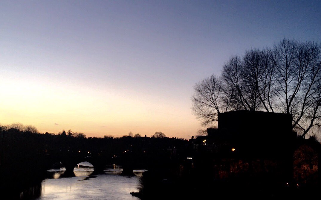 Shrewsbury yesterday afternoon 😍❄️
#shrewsbury #shopping #bridge #water #riverseven #sunset #winter #photography #photooftheday