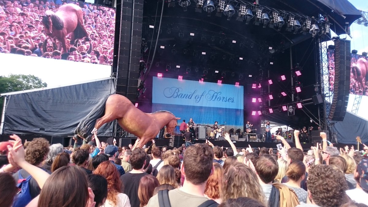 dschoermanizer's tweet image. One of my best festival experiences in 2016 at #BKSfestival was the "flying #horse" during #bandofhorses gig. Ever lasting memory!
