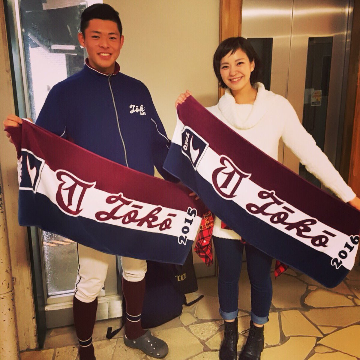 azumacks's tweet photo. 桐光学園のサブマリンこと中川颯くんに、アンダースローを伝授して頂ました⚾感激💓私の #めざせ始球式 #めざせ100キロプロジェクト もアンダースローで挑戦しようかな笑？スーパー神対応の中川くん、これからも応援してます☺♪桐光ファミリアの皆様もありがとうございました！ #高校野球 https://t.co/LFAWtXONfF