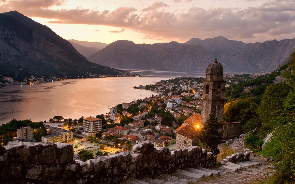 shortbreaks2017's tweet photo. The old town of Kotor, Montenegró 🇲🇪 #kotor #montenegro https://t.co/oP6VA2ci3g