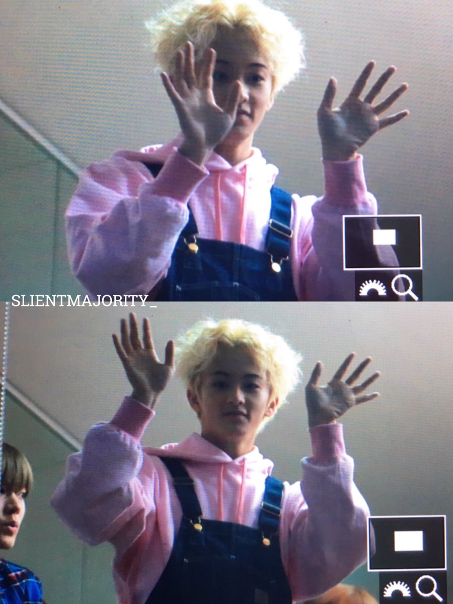 SLIENTMAJORITY_'s tweet photo. 161227 수고했어 ~~preview #marklee #마크 https://t.co/MLI7PoxegN