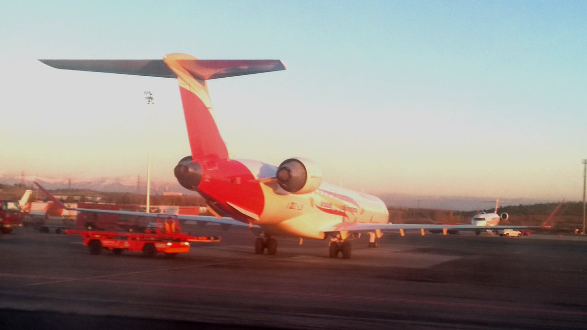 jmanatol's tweet photo. #Sportingdeventanilla en #LEMD al @BBD_Aircraft #CRK #AviacionSinFronteras de @AirNostrumLAM @Iberia
@controladores @commonsaviation https://t.co/Rt0ca4vSFg