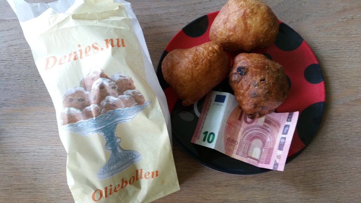 HiddenCashNijm's tweet photo. Vandaag de LAATSTE #HiddenCash van 2016 in #Nijmegen met GRATIS oliebollen &amp; CA$H geld! Met dank aan Denies.nu #kerst #HiddenCashNijmegen https://t.co/yleQ529v3l