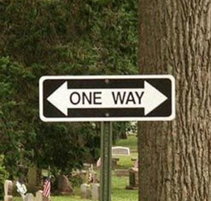 beertrekkie's tweet photo. Actually this #OneWay #sign makes sense to me!
I'm ONLY going one way!!
#streetsign #funnysign #onewaysign https://t.co/Mw54ovRobQ