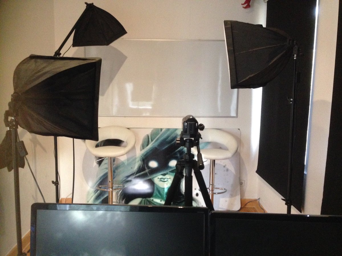 RiaLightclan's tweet photo. Community Update! Set up ready for exclusive behind the scene interviews and videos. #riacommunity https://t.co/jzSgurDAFV