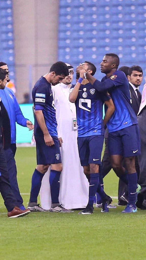 iiDRS7's tweet photo. لقطة تختصر الكثير من الكلام ..
شارة القيادة يجب أن تذهب لمن يستحقها ! https://t.co/YhttuGgG0e