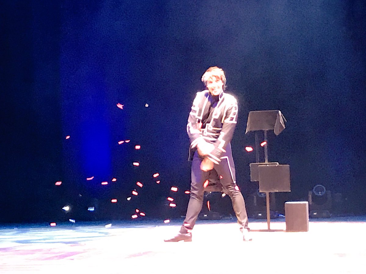 .<a href="/CharlieMag/">Charlie Mag</a> magia, ilusionismo, danza, un espectáculo🔝 #GaliciaMagicFest #Magia #vigo #ilusion disfrutando con <a href="/monivalderrama/">ɐɯɐɹɹǝplɐʌᴉuoɯ</a> la ganadora🏆