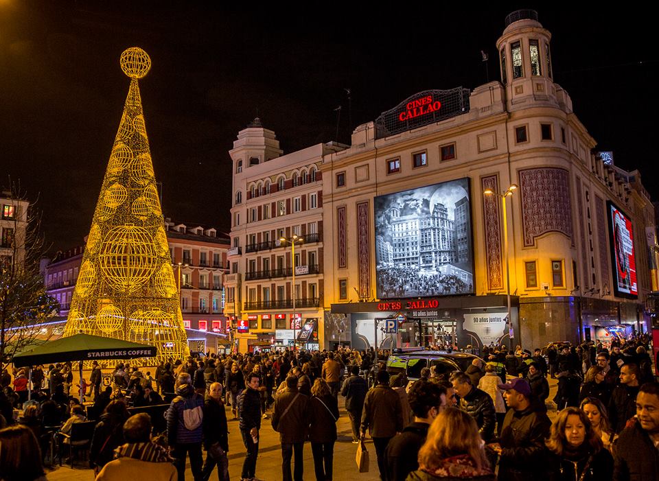kosumeikuu's tweet photo. El Cine Callao rinde homenaje al mundo del celuloide en su 90 cumpleaños https://t.co/shDfkATHlK  @callaocitylight https://t.co/mCp5JyTxV7
