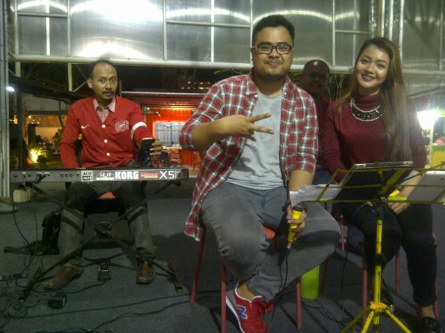 #np quartet acoustic at <a href="/eccff/">EastCoastCenter FF</a>'s foodcourt on jazzy nite, feat <a href="/farizhadyann/">Fariz Hadyan</a> :) Enjoy the holiday &amp; Merry Christmas!