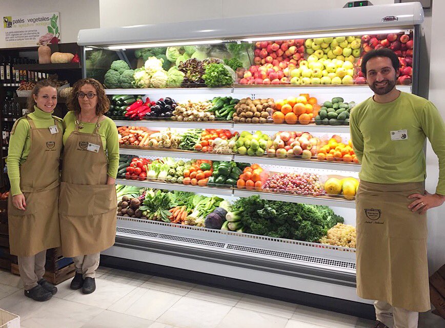 HNsaludnatural's tweet photo. Fruta y Verdura Eco en #HNTorrente! Desde ya puedes hacer tú #CompraEco de productos frescos en Av. al Vedat, 95 👍🏼🍅🍊🍑🍇🍍🌽🥒 https://t.co/43cZS9wuRo