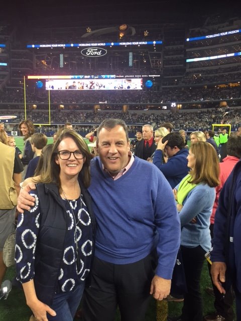 wfaatraffic's tweet photo. Where can you meet @EmmittSmith22 &amp; @ChrisChristie at the same time? Sidelines at #dallasvsdetroit! Thanks for the pics! @Kdbristow https://t.co/f1dPu1tqMU
