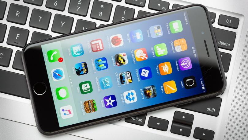 PCMag's tweet image. #Rumor: 5-inch #iPhone With Vertical Dual Cameras Planned bit.ly/2htpnvK