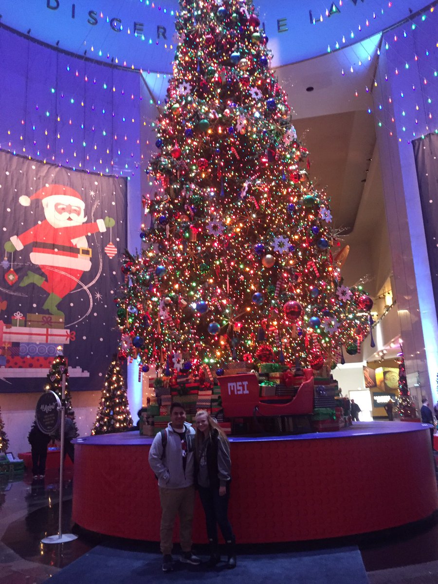 samanthakh25's tweet photo. my love for him is bigger than this tree 🎄❤️ https://t.co/SmYoPLczHF