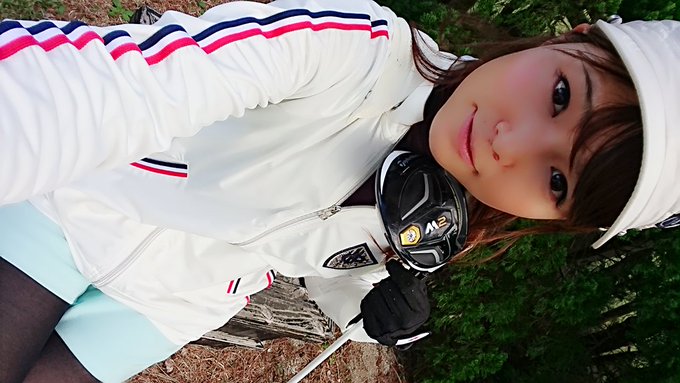 みなさま、こんばんは～＼(^^)／  沖縄に行ってたよ～！ 知り合いの結婚式とゴルフ！！  寒いと思って行ったら 超なつ だったv(・&forall;・*)☀ ゴルフ半袖でも回れそうな感じだったよぉ～！！ さすが沖縄！！  今年もあと少し頑張っていこーぜー✊&hearts;&hearts;<a href="/tag/aknr"class="tags"><span>#aknr</span></a>