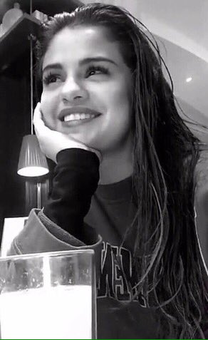 junintuiteiro's tweet image. Entrei no twitter / Vi a tag #AMusicaTaBoaSemOneDirection nos TTs