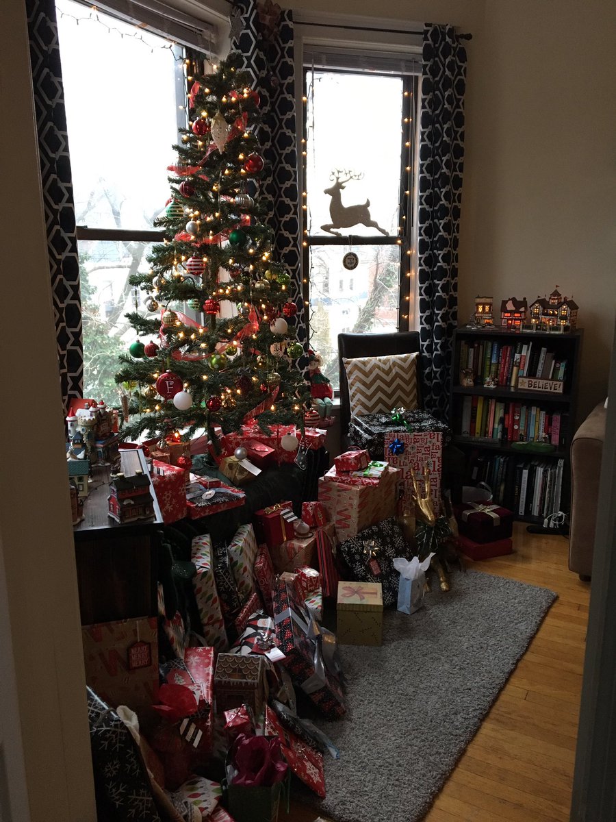 LindsyF's tweet photo. #HappyHolidays #PeakProperties #FinalDaysOfChristmasDecor #Ampersands #NoPlaceLikeHome #MyHappyPlace https://t.co/4Z6Hx33XL1