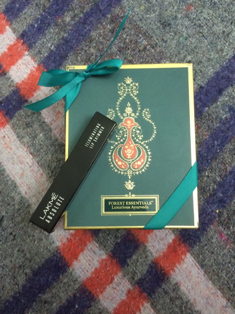 _morphiine_'s tweet photo. And totallyy worth the wait. Like totally!! Love my presentsβ€οΈ. Aww...thanku my Santa...π βΊοΈ@WeAreChandigarh #chdsecretsanta https://t.co/oszjakVd0r
