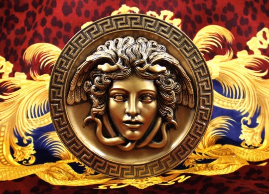 .@Versace sued for using secret 'code' for black customers bit.ly/2i3mOQh https://t.co/qFvcg0NDSj
