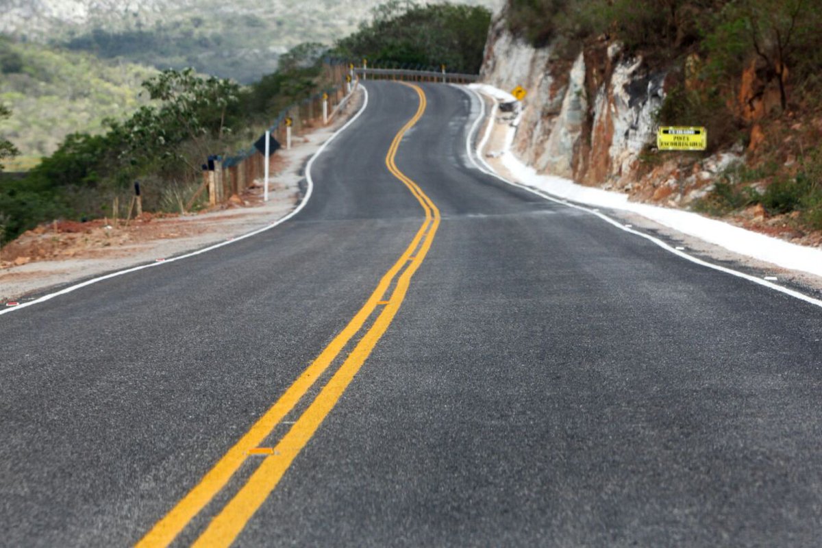 costa_rui's tweet photo. Mais uma estrada pronta pra atender o nosso povo. #BA131, trecho de 17 km @governodabahia #Pindobaçu https://t.co/V6pTPyV7UT