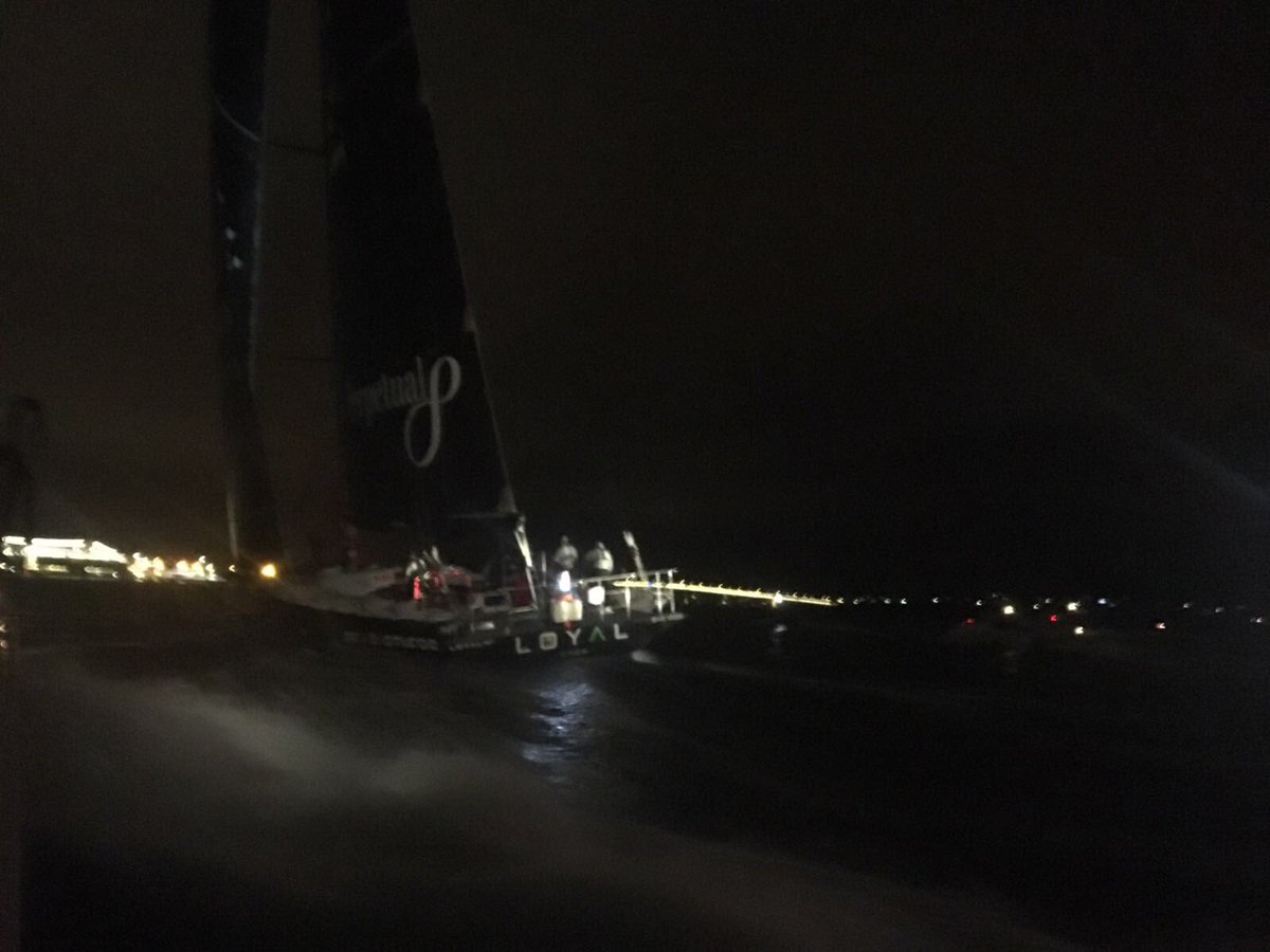 rshyr's tweet image. Looks like Hobart ahead to us! @PerpetualLoyal cross the line &amp;amp; WIN line honours at the 72nd #RolexSydneyHobart