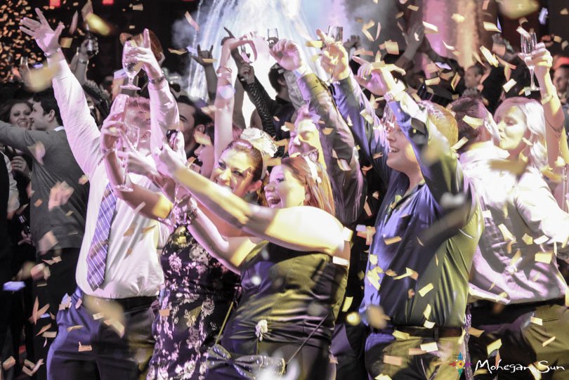 Follow &amp; RT for a chance to win two tickets to our "Party into the New Year" bash on 12/31! #MoheganNYE bit.ly/2i0Gt11