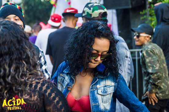 crissarah_'s tweet photo. Deixa a energia do som te levar A vibe positiva solta pelo ar 💃👽💊🔮
#fritaaa https://t.co/vdxoYSLbgp