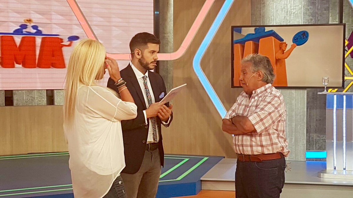 showproblemaC9's tweet photo. EL CONO DEL SILENCIO #EsposaTimbera🎰
¡Hubo acuerdo! #Roberto va a estar más en casa; #Veronica va a consultar a un profesional. https://t.co/WrhkmOTIGj