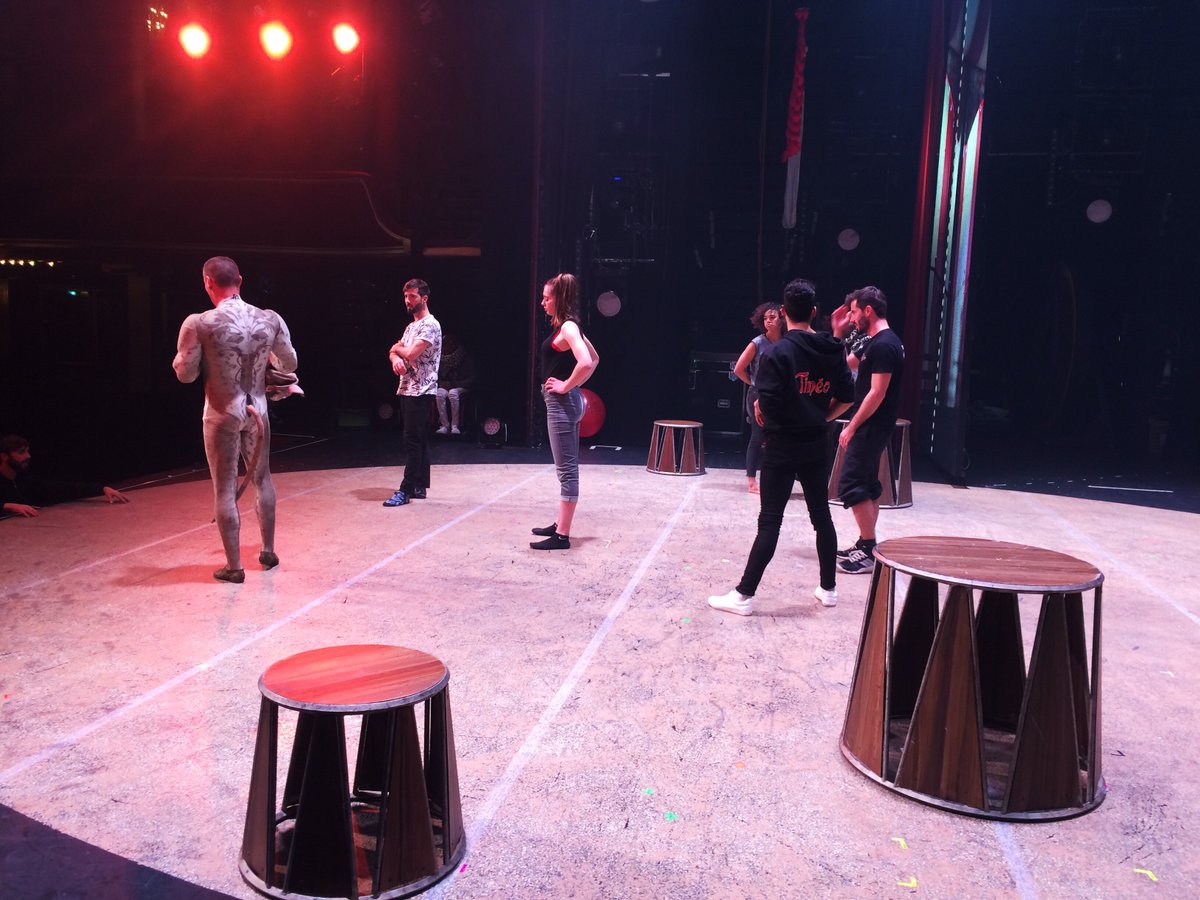 On reprend dur les répét' après un super week-end de Noël ! 😊💪🏼
Encore joyeux Noël à tous 💕🌲