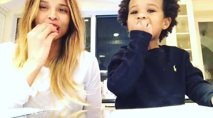 😀Twins @ciara #Ciara #FutureZahir #MilkAndCookies #MommieAndMe #CelebrityKid #CelebrityMom ift.tt/2ioCIlO