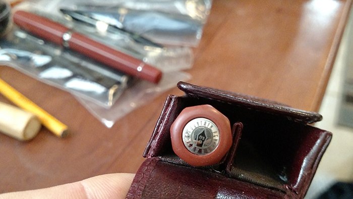 PixeliaGraphics's tweet image. Visconti Brunelleschi limited edition fountain pen with a logo I worked on for the company.
#logo #logodesign #graphicdesign