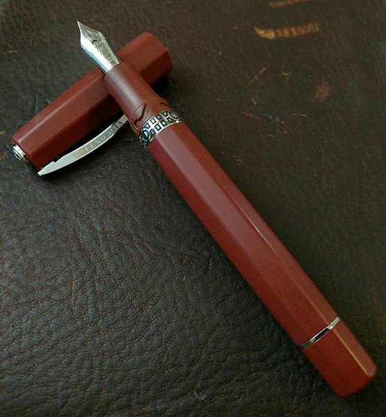 PixeliaGraphics's tweet image. Visconti Brunelleschi limited edition fountain pen with a logo I worked on for the company.
#logo #logodesign #graphicdesign