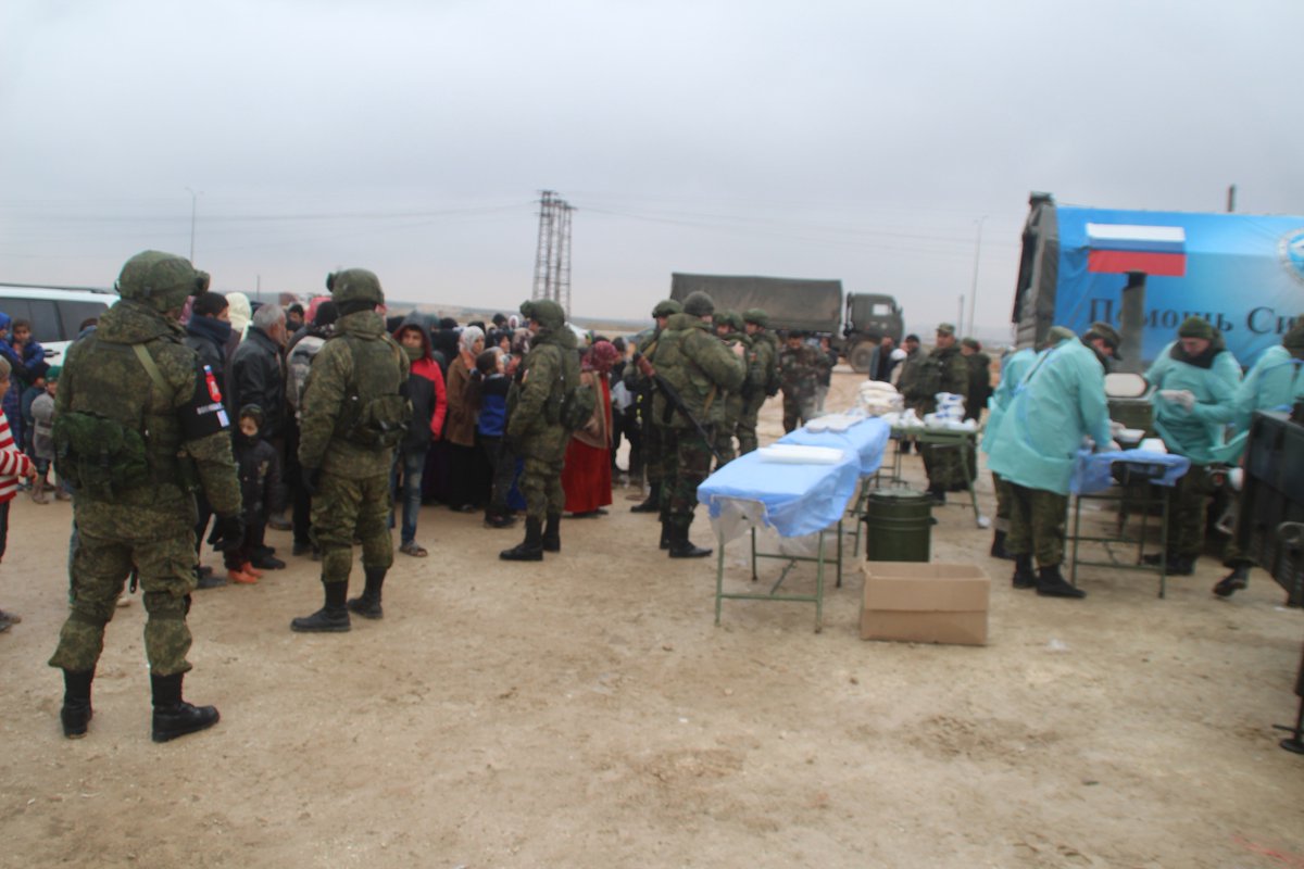 RealNewsAleppo's tweet photo. #Aleppo distribution of hot food by the Russians friends in temporary accommodation center in the #Jibreen
#thanks_Russia https://t.co/2aI7JHmhiu