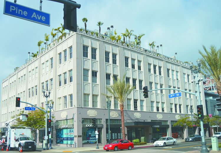 LBBizJourn's tweet image. Real estate professionals discuss how #DTLB is evolving as a desirable place to live: bit.ly/2hNzzw9 @TheCurrentLB@LongBeachCity