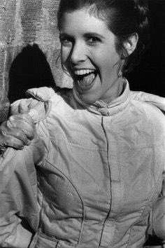 ElGoblinVolador's tweet photo. Hoy es un dia triste en una galaxia muy, muy lejana...
Recordemosla con ese humor que desprendía siempre

#RIPCarrie https://t.co/P5CNa4Aqk3