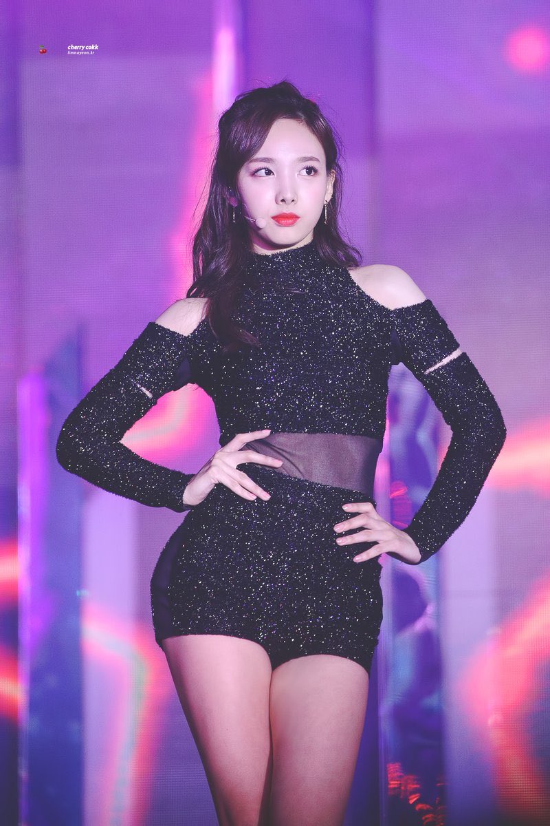 Nayeon's body is so perfect and fuckable. 