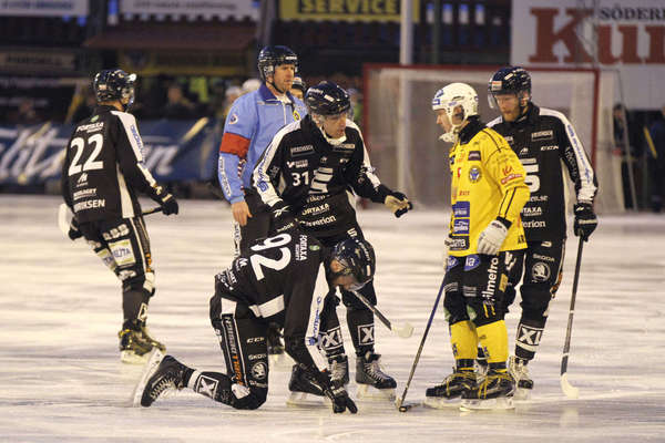 Tungt avbräck för SAIK - Alan Dzhusoev skadad, kan bli borta i veckor. #svbandy
bandypuls.se/bandy/elitseri…