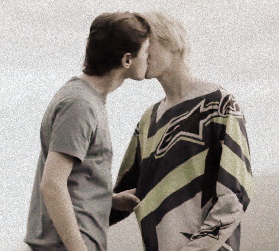 _Philkas_'s tweet photo. What's your fav #Philkas kiss(part 2)?#Eyewitness
-Does your stomach hurt kiss
-The barn kiss
-The sex kiss
-The kiss in front of Helen&amp;Gabe https://t.co/cPyx7JiZld