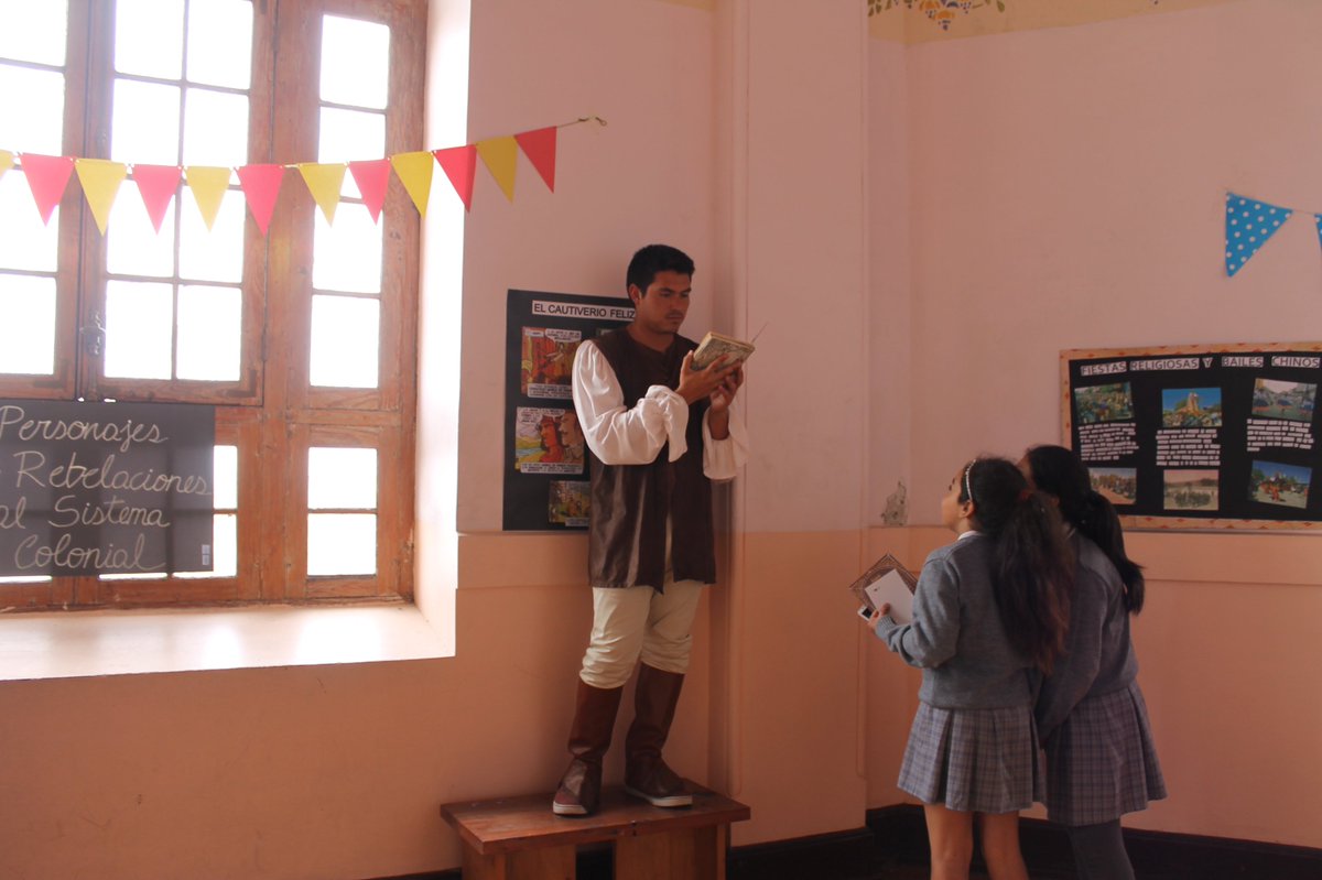 userena's tweet photo. Estudiantes de @HistoGeoULS organizan Feria Colonial en Colegio Germán Riesco de #LaSerena https://t.co/bMBUW7cWiA #ULS https://t.co/4Z5yabyCUv