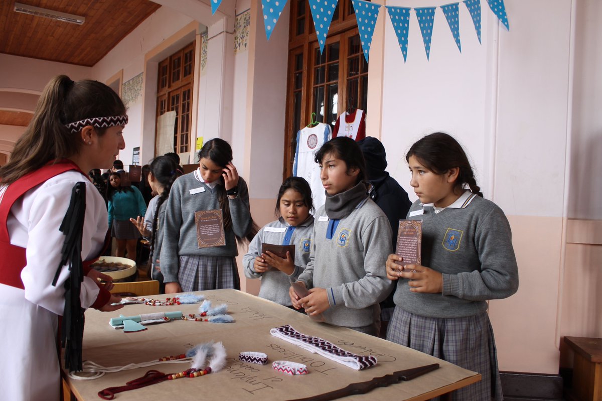 userena's tweet photo. Estudiantes de @HistoGeoULS organizan Feria Colonial en Colegio Germán Riesco de #LaSerena https://t.co/bMBUW7cWiA #ULS https://t.co/4Z5yabyCUv