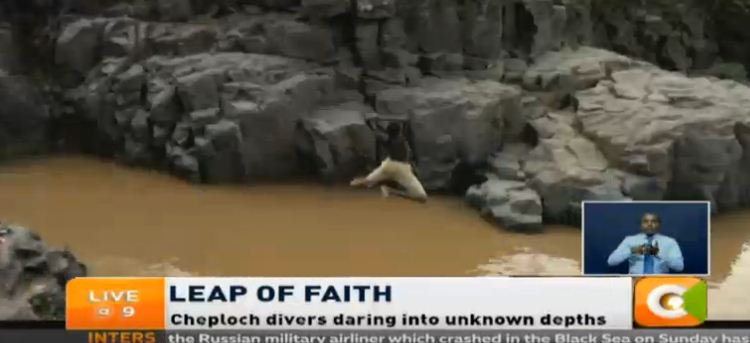 citizentvkenya's tweet photo. #Cheploch leap of faith: The drop into the murky Kerio River is about 20 meters, the height of a 5 story building  #Events2016 https://t.co/BEhq7gAF9u