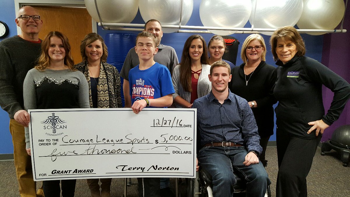 Courageleaguesp's tweet image. A big THANK YOU to Chris Norton and his SCI CAN Foundation @SCICANproject for their gift today. #canplay