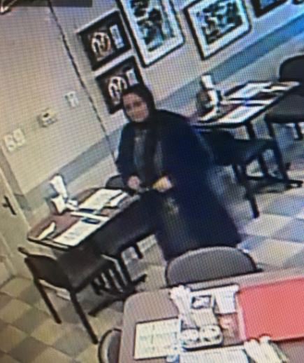 SLMPD's tweet image. Can you identify these female suspects? Tell @STLRCS at 866-371-TIPS...it&apos;s anonymous &amp;amp; you could be rewarded - ow.ly/NWXB307tQ2B