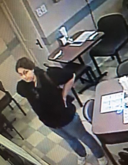 SLMPD's tweet image. Can you identify these female suspects? Tell @STLRCS at 866-371-TIPS...it&apos;s anonymous &amp;amp; you could be rewarded - ow.ly/NWXB307tQ2B