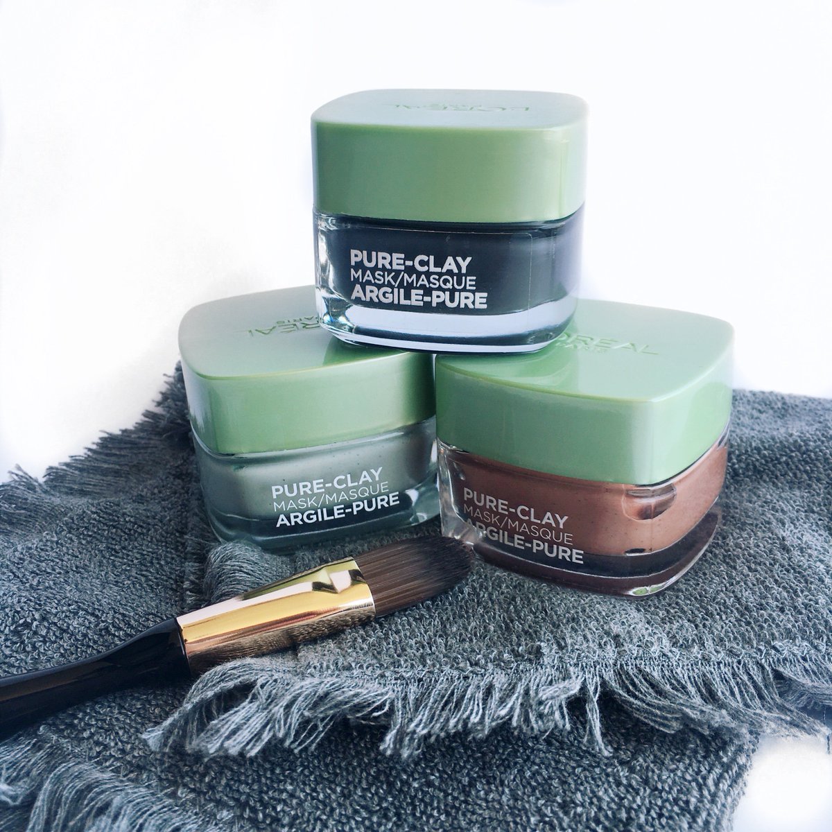LOrealParisUSA's tweet photo. What skincare routine do you have for a big night out? #Instadetox in 10 minutes with Pure Clay Masks #NYE2017 https://t.co/Y3gWIJ4RhP